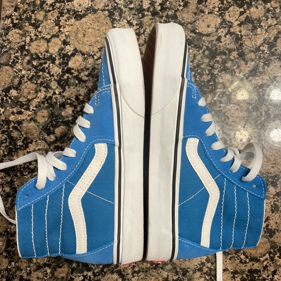 Vans - Picture 11 of 15